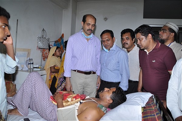 BGMEA Leaders visiting injured workers admitted to Enam Medical College Hospital Savar on 28 April 2013. 